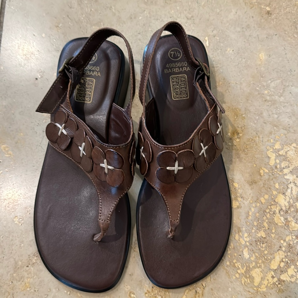 Faded Glory 7 1/2 B Leather Upper Sandals Flower Accents